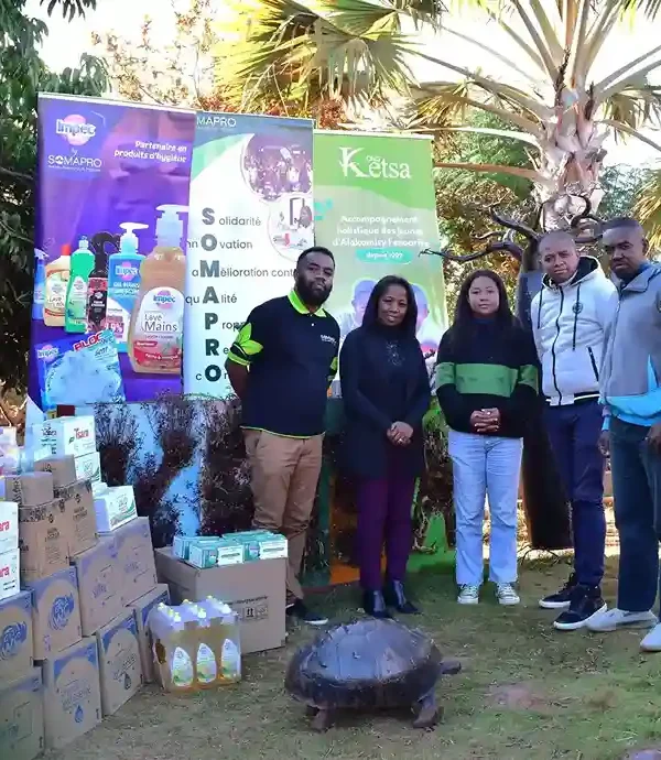 L'équipe SOMAPRO a réalisé une donation en soutien à l’ONG KETSA.